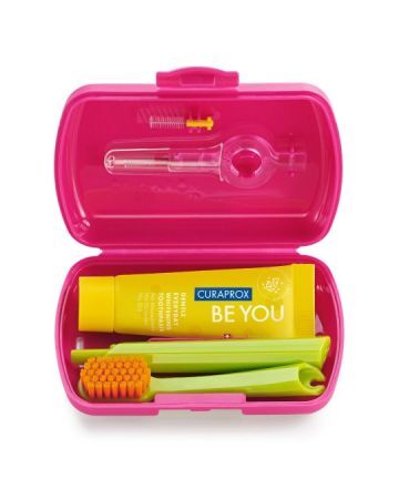 Curaprox Travel Set Red, zestaw podróżny, szczoteczka CS5460 + pasta grejpfrutowa, 10ml + szczoteczki międzyzębowe, 2 sztuki, 1 zestaw