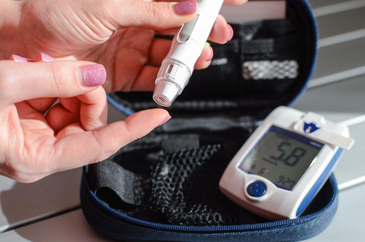 Badanie glukozy i krzywa cukrowa – jak wyglądają te badania i jak się do nich przygotować