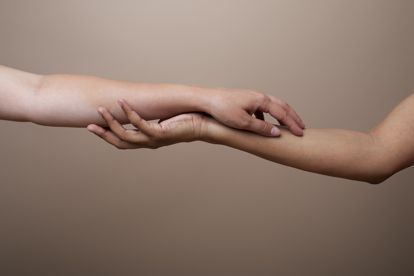 Drętwienie rąk - jakie witaminy warto suplementować?