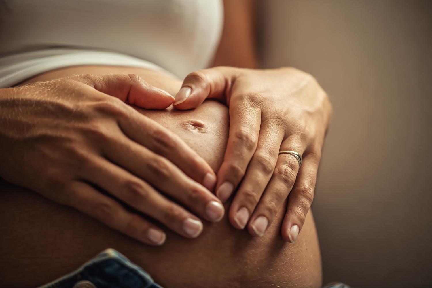 Jak dbać o skórę w ciąży, aby uniknąć rozstępów?