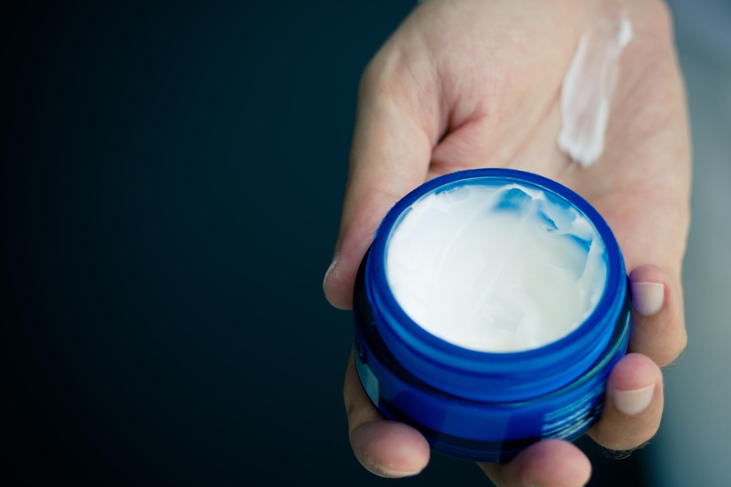 Jakie składniki w balsamach najlepiej nawilżają skórę ciała?