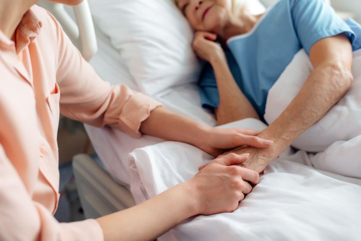 Opieka nad leżącym chorym – co warto wiedzieć?