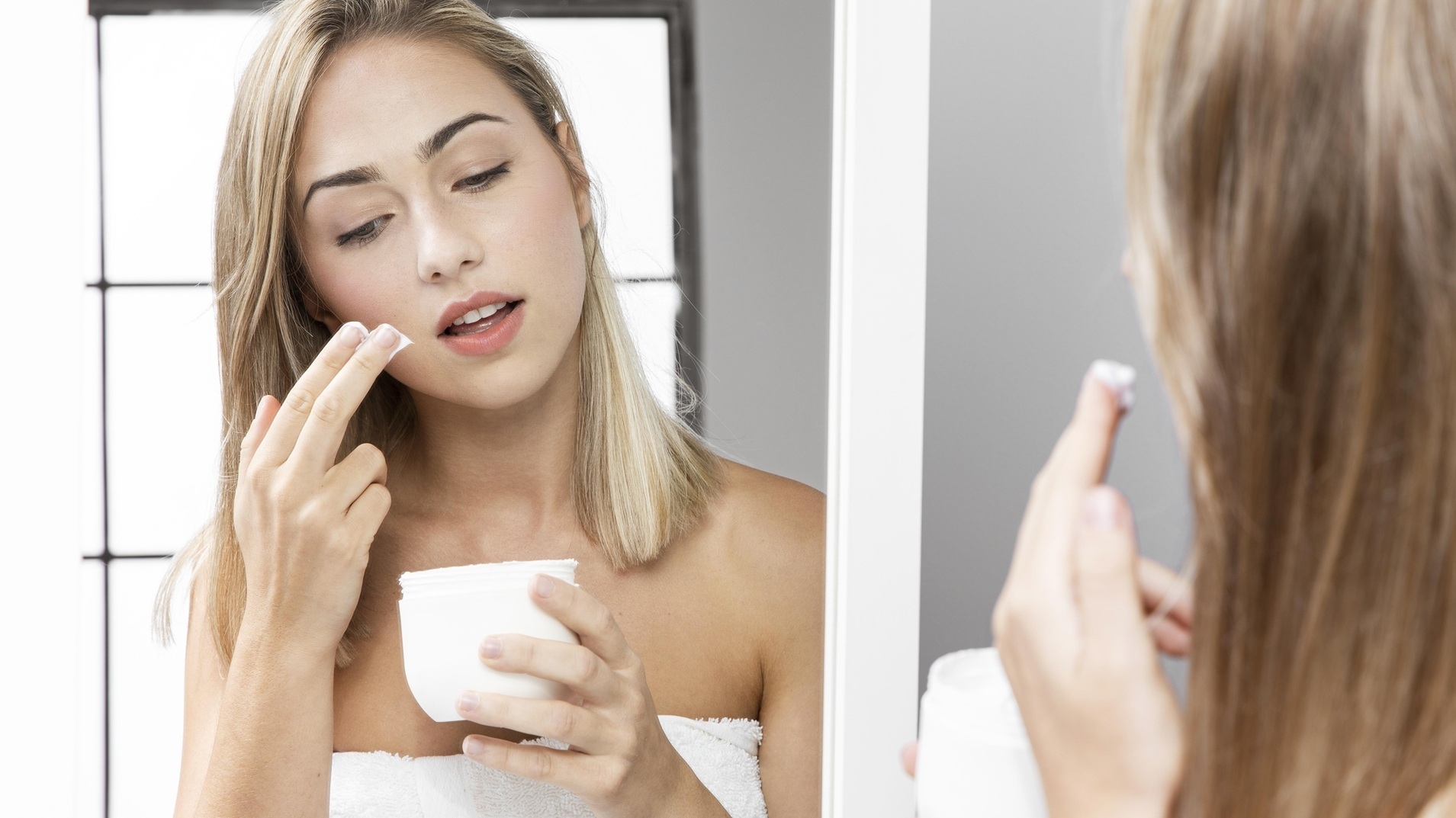 Pielęgnacja cery dojrzałej – najlepsze kosmetyki, które warto znać! Ranking TOP 10