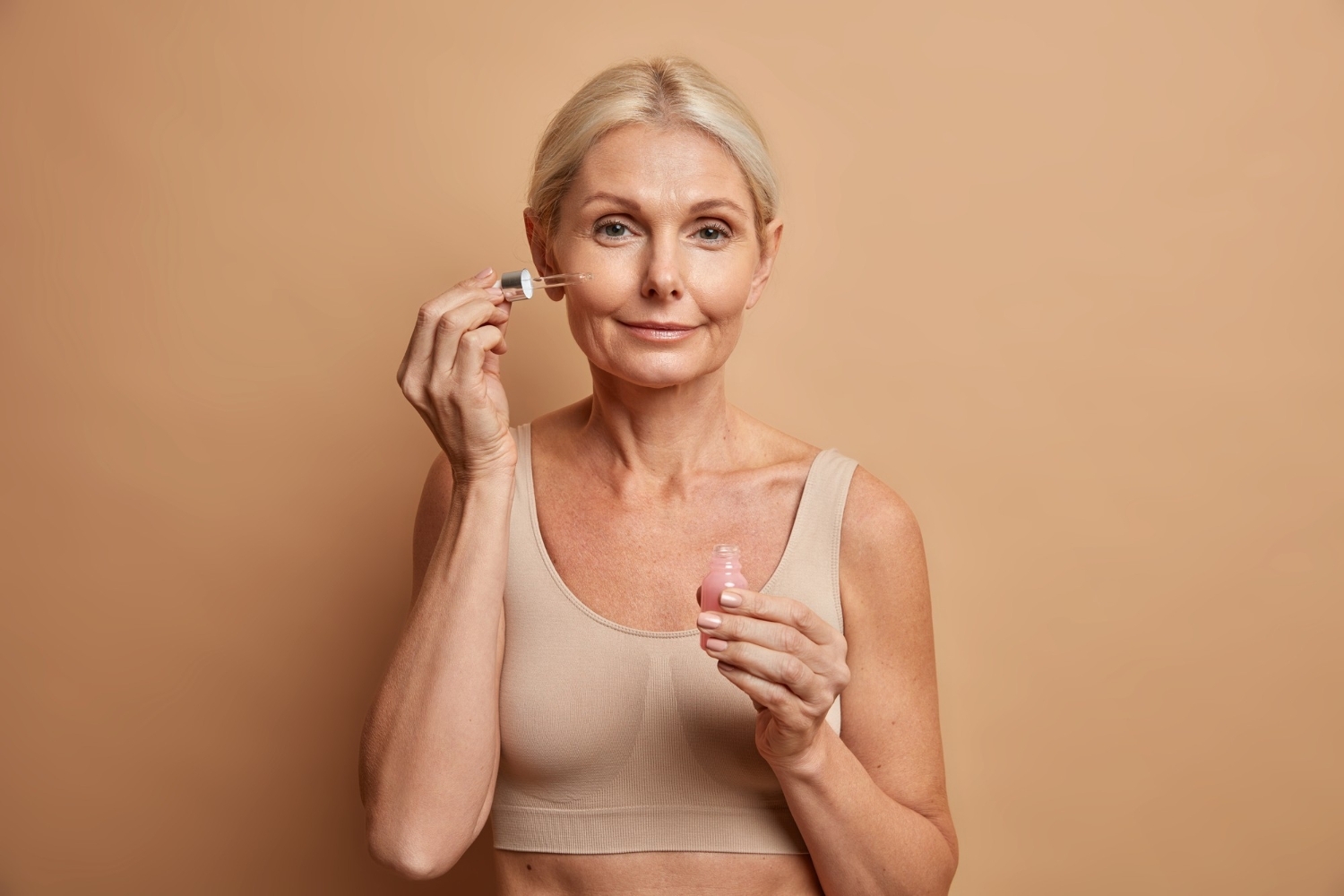 Pielęgnacja skóry w okresie menopauzy - jak zadbać o cerę?