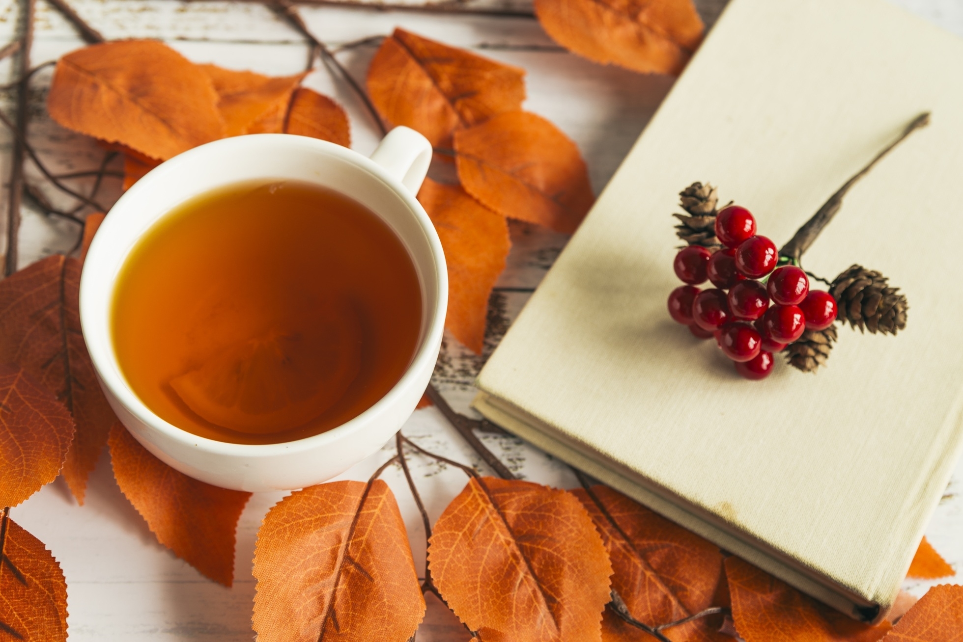 Rozgrzewające herbaty na jesień - po jakie warto sięgnąć?